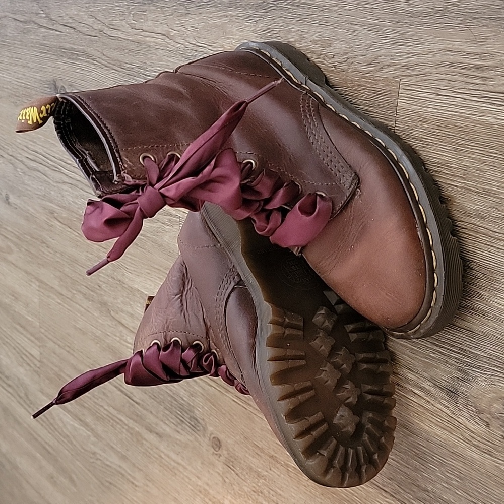 8 eylet brown Dr Martens US 6 UK 4